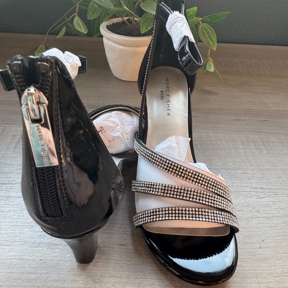 Marc Fisher Kids Heels - Picture 3 of 5